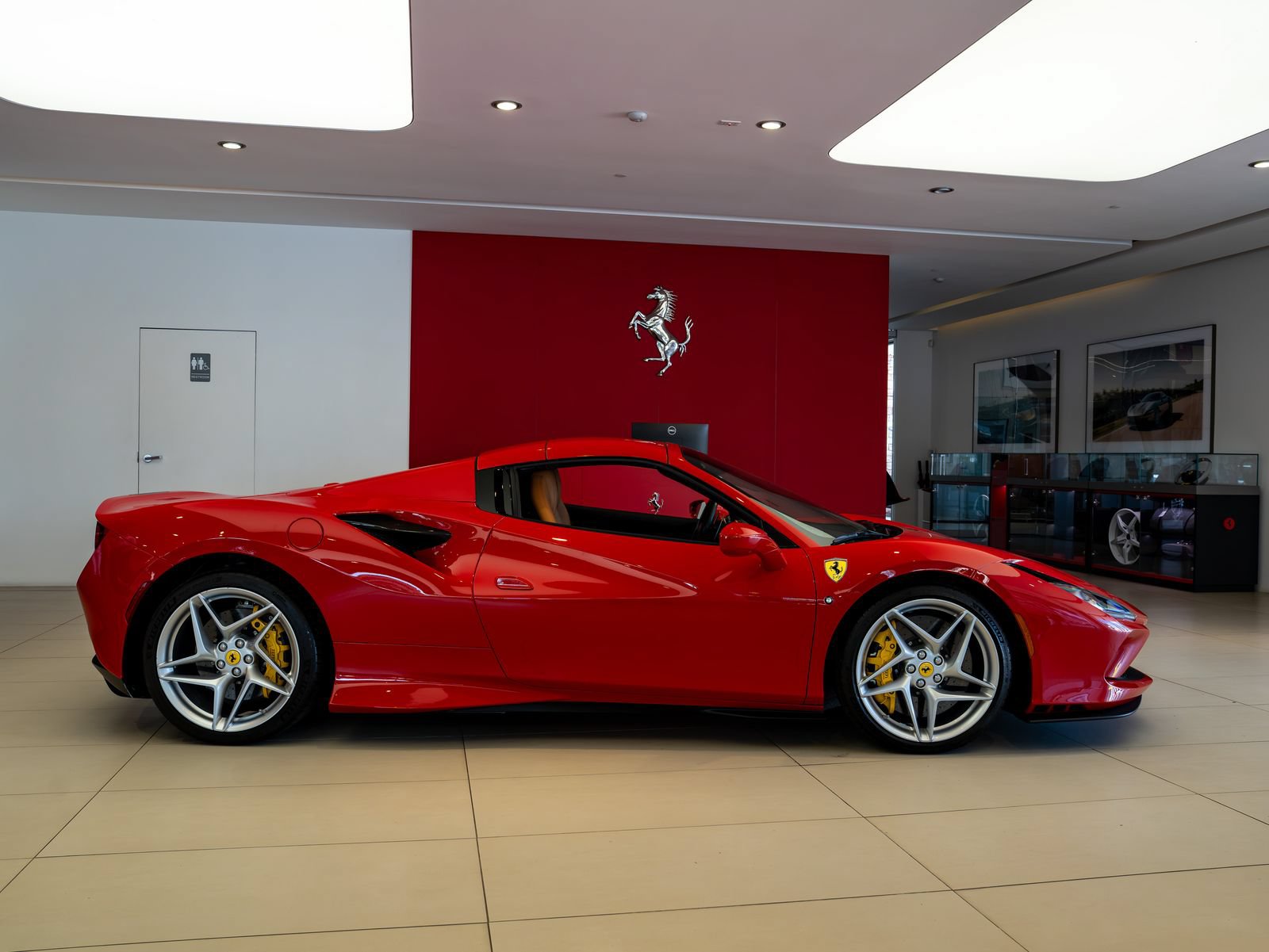 Certified 2021 Ferrari F8 Tributo RWD image 33