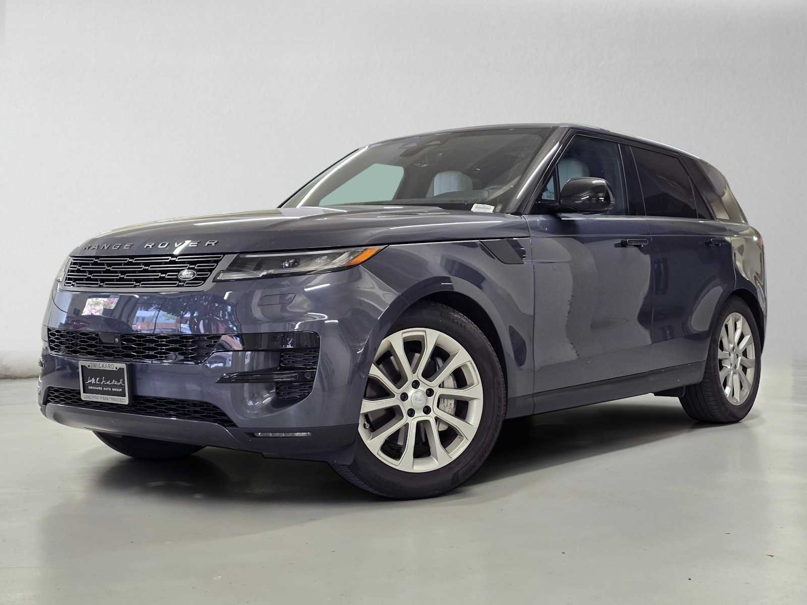 Used 2025 Land Rover Range Rover Sport SE