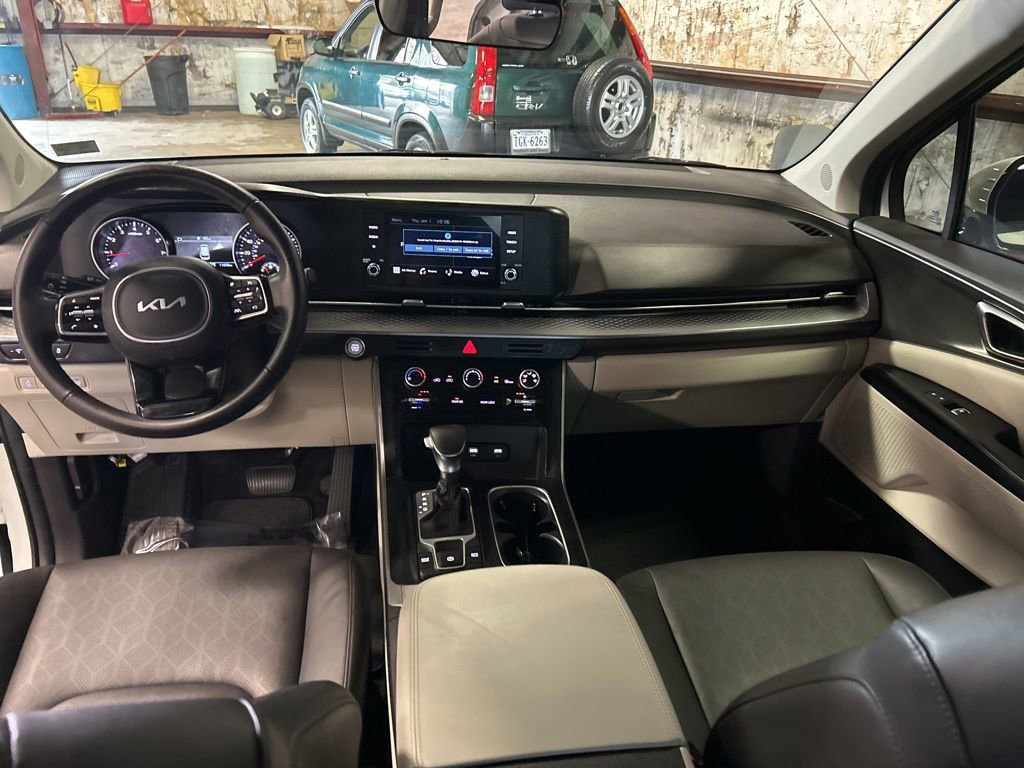 Certified 2024 Kia Carnival LX image 15
