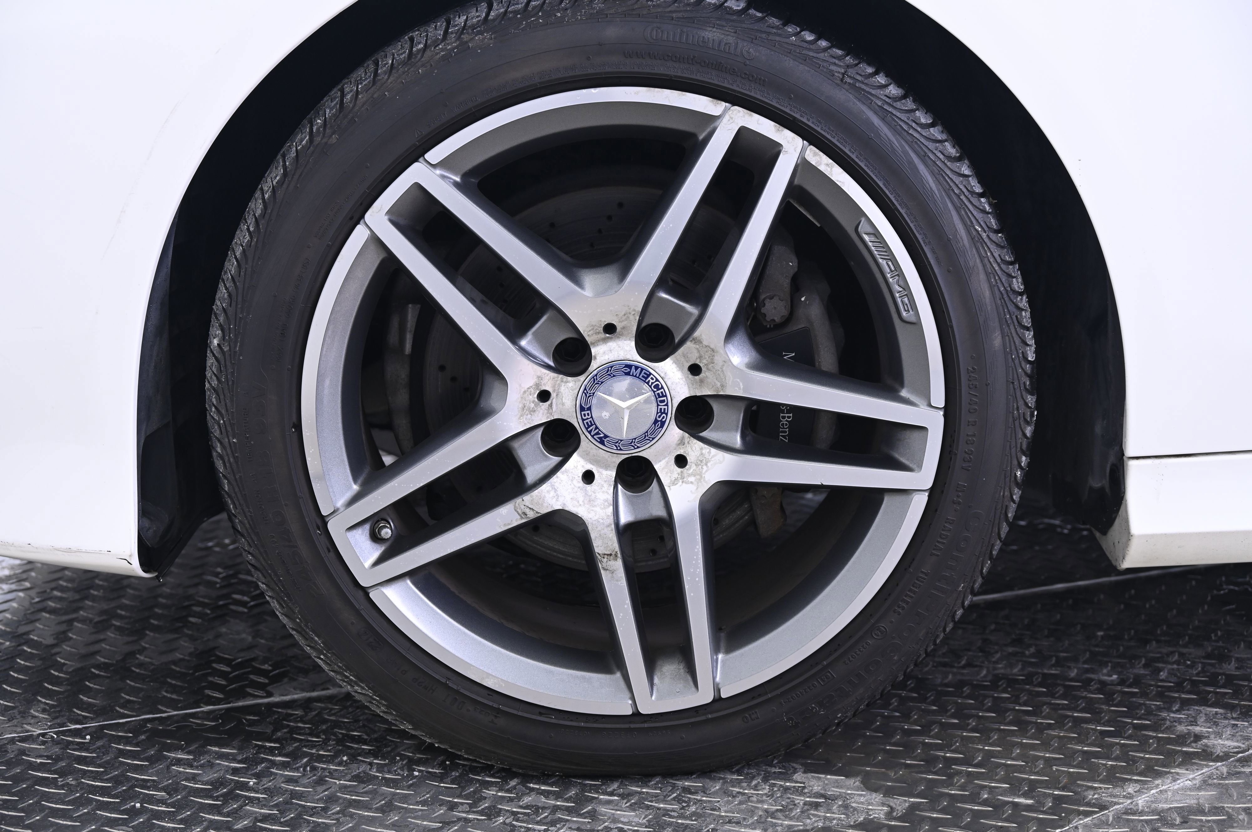 Used 2015 Mercedes-Benz E 400 4MATIC Sedan image 11