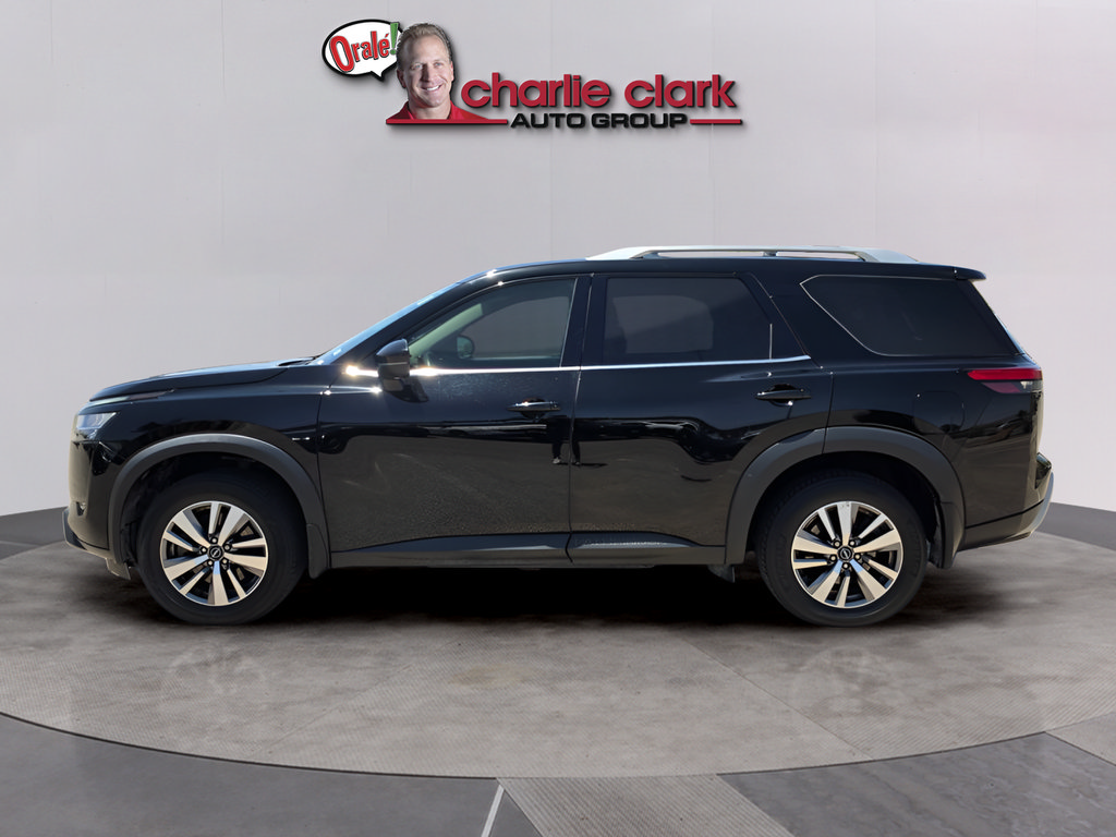 Used 2023 Nissan Pathfinder SL FWD image 3