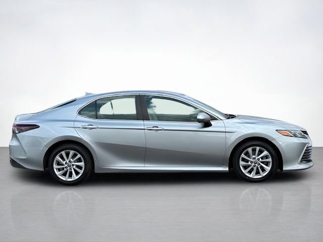 Used 2021 Toyota Camry LE image 2