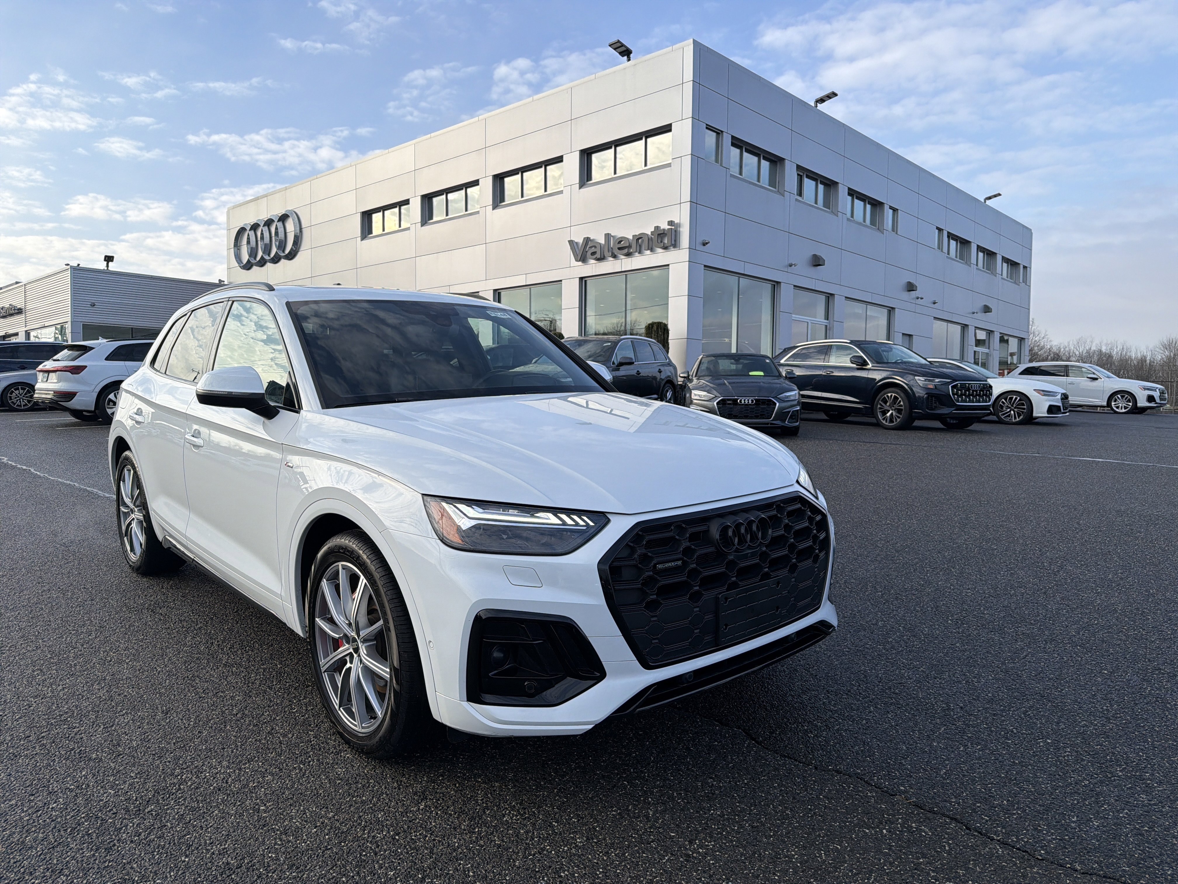 Certified 2024 Audi Q5 e Prestige AWD/4WD image 1