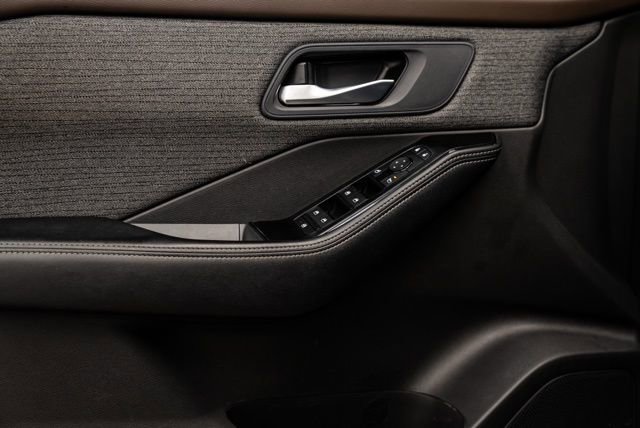 Used 2023 Nissan Rogue SV image 25