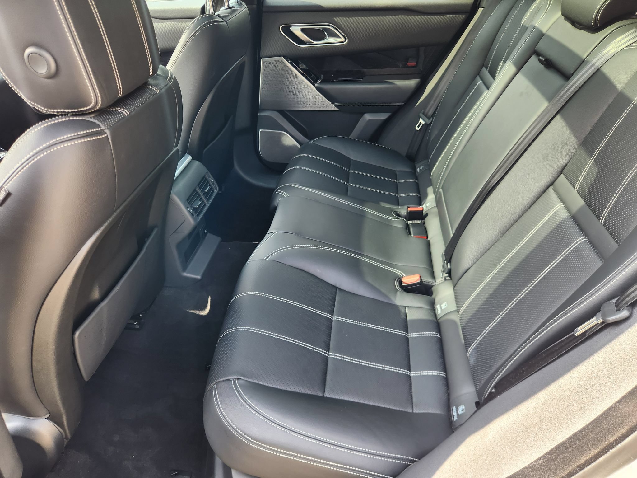 Used 2020 Land Rover Range Rover Velar S AWD/4WD image 11