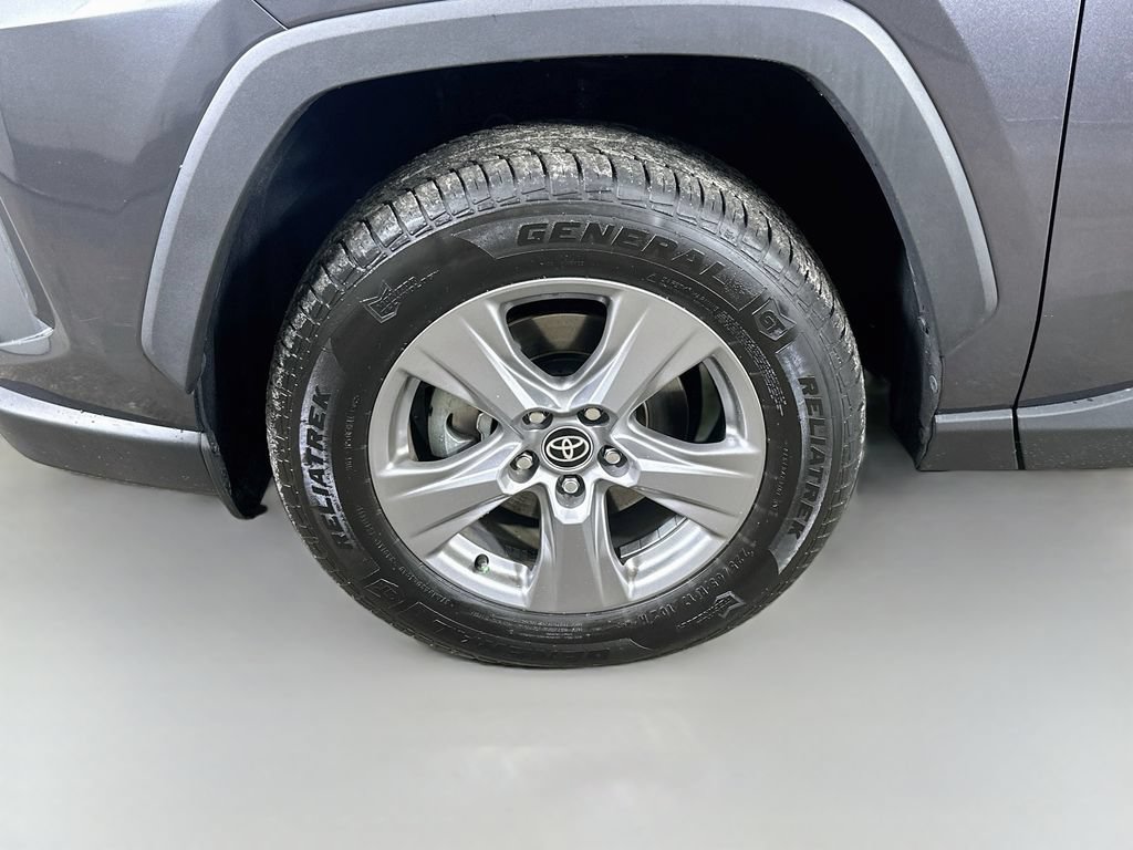 Used 2022 Toyota RAV4 XLE AWD/4WD image 8