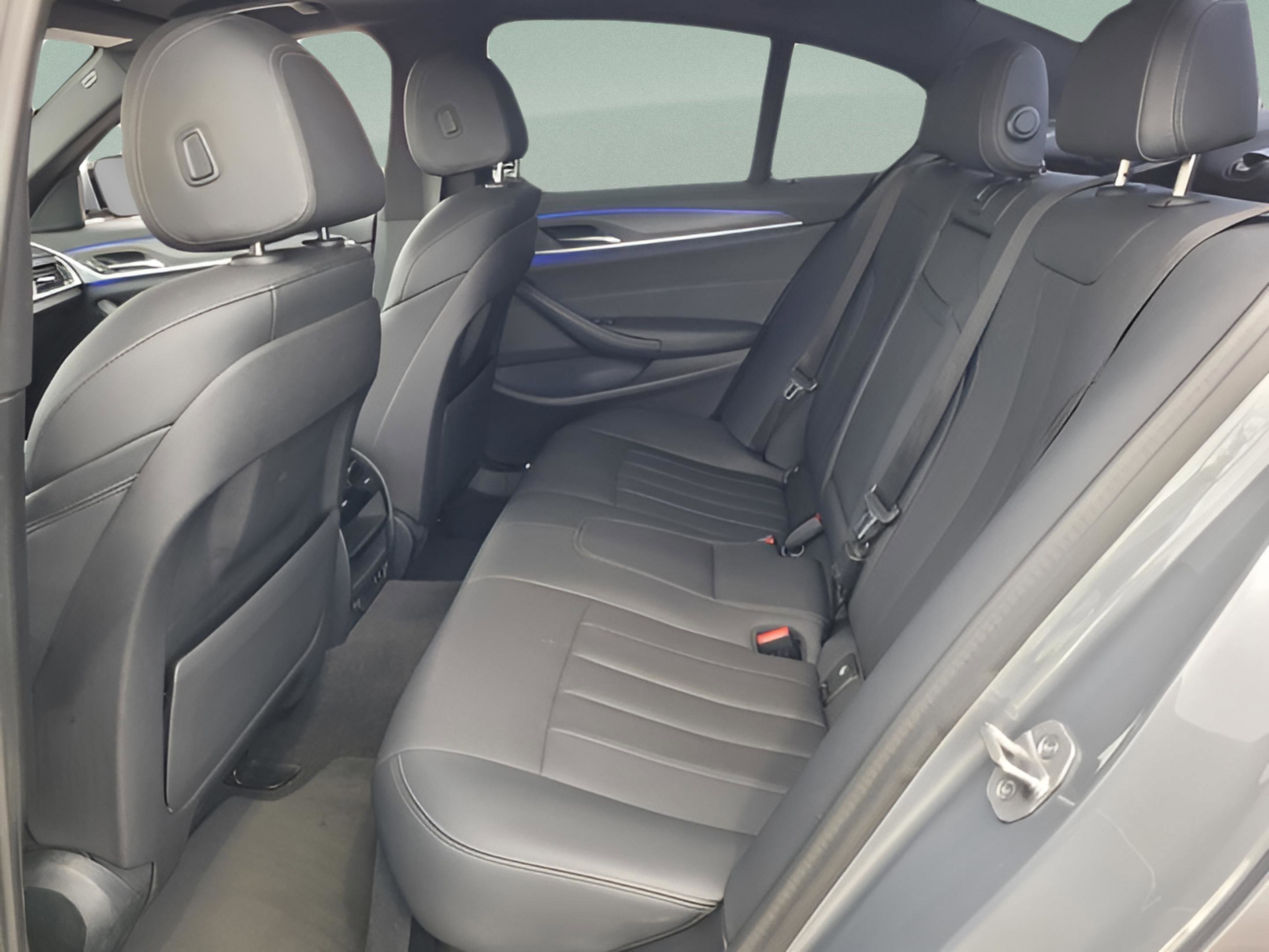 Used 2023 BMW 530i xDrive image 11