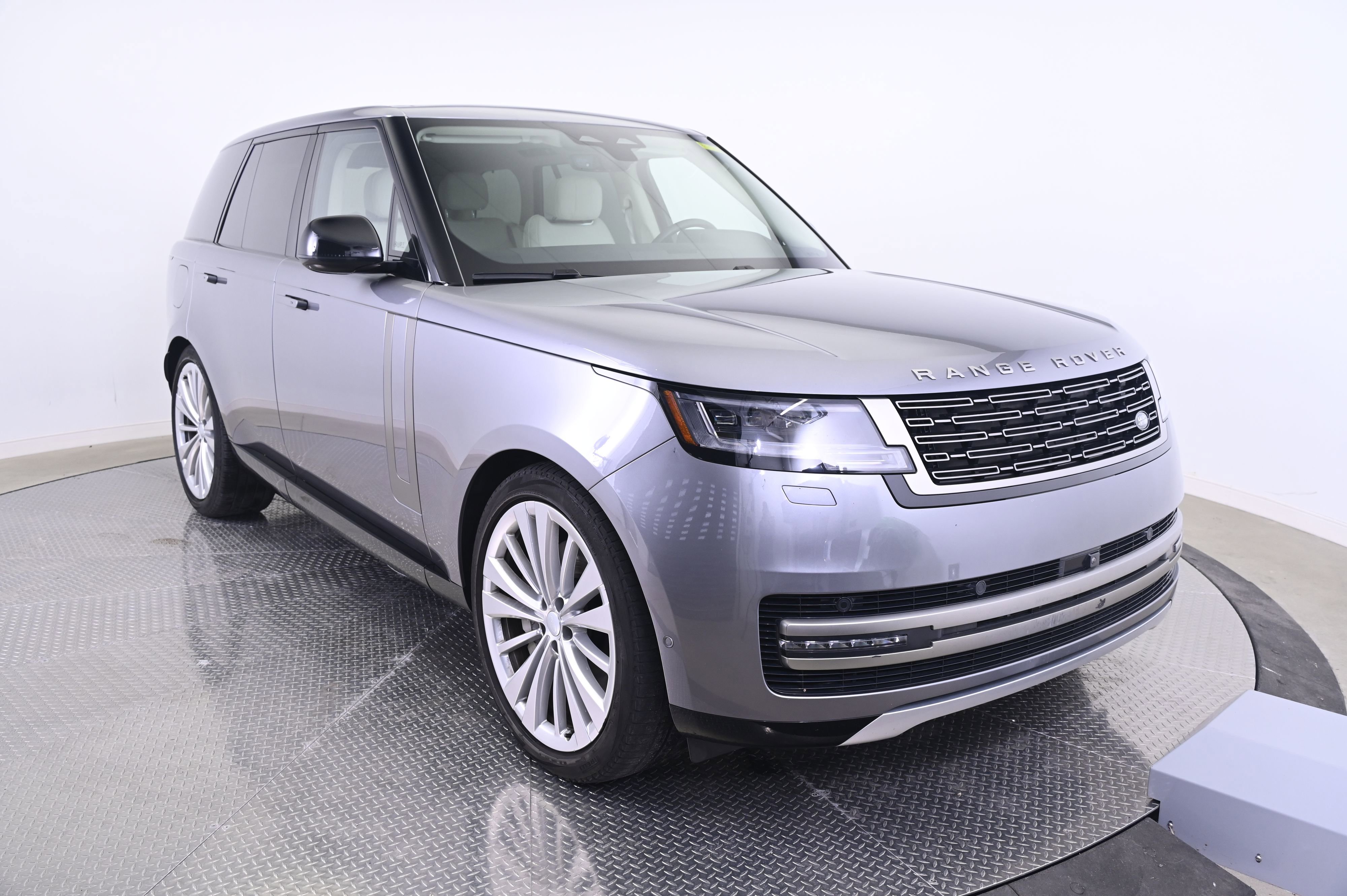 Used 2024 Land Rover Range Rover SE AWD/4WD image 9