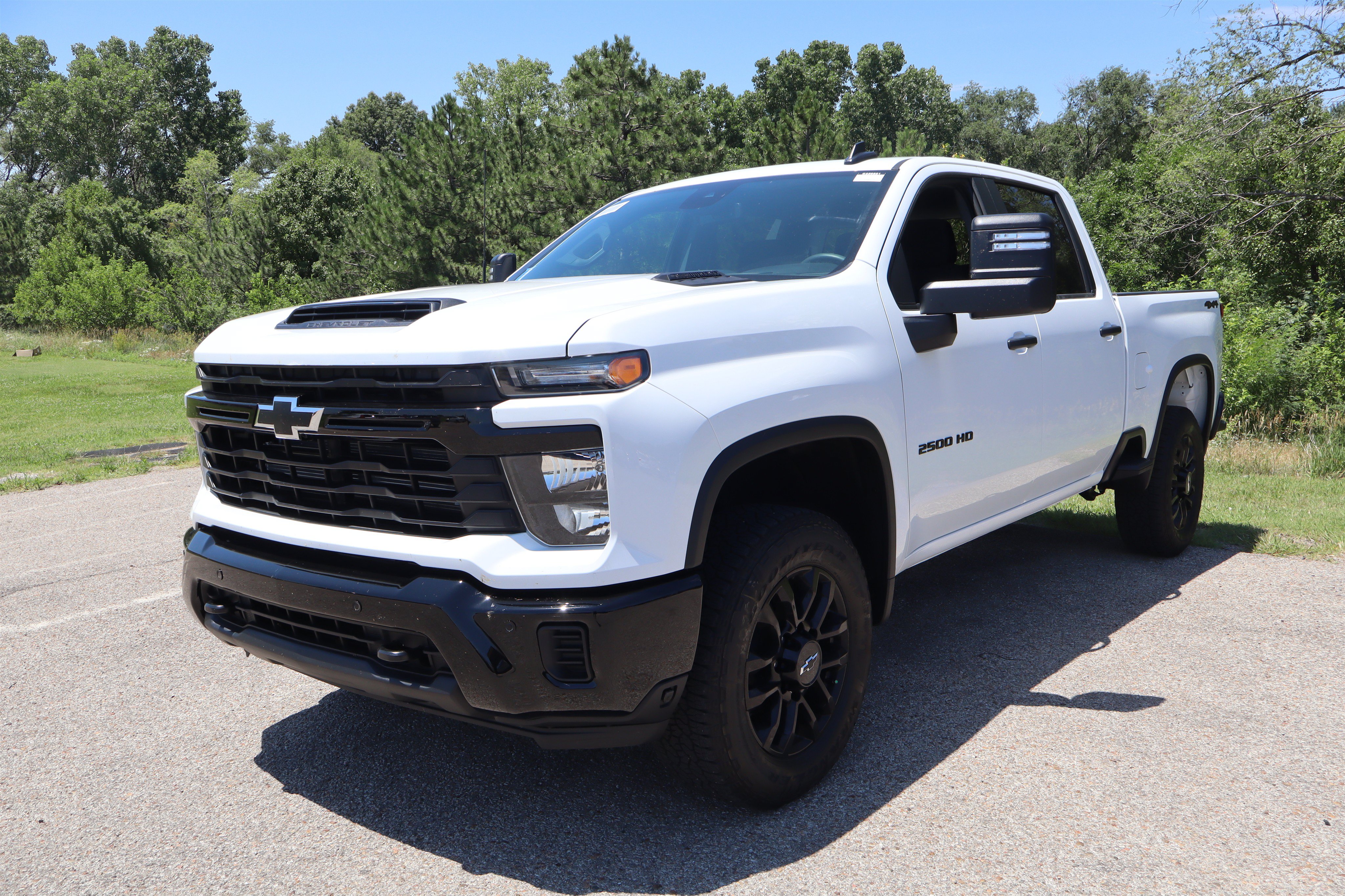 New 2026 Chevrolet Silverado 2500 Custom w/ Custom Value Package AWD/4WD image 12