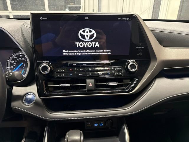 Used 2022 Toyota Highlander Limited AWD/4WD image 6