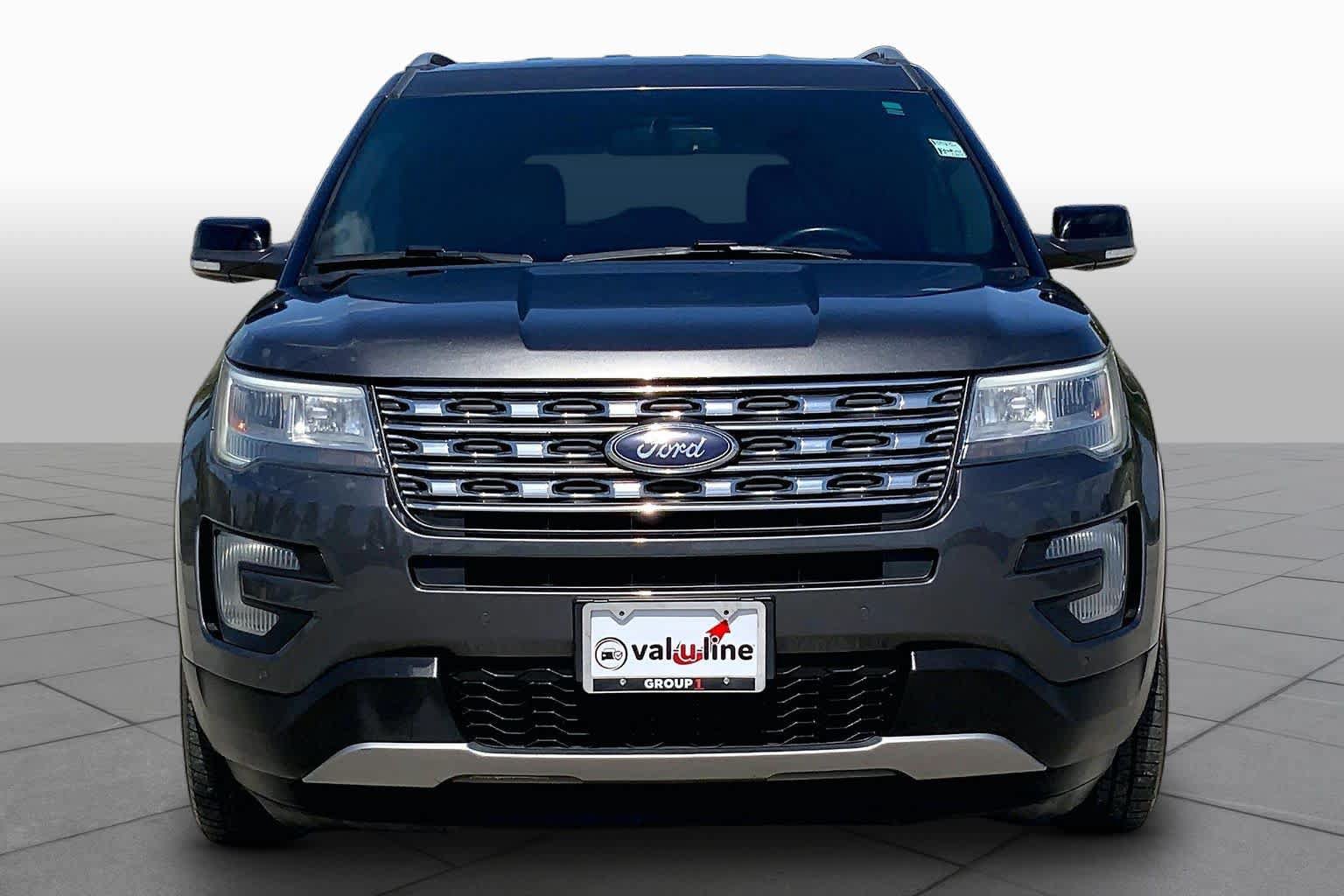 Used 2016 Ford Explorer XLT w/ Equipment Group 202A FWD image 4