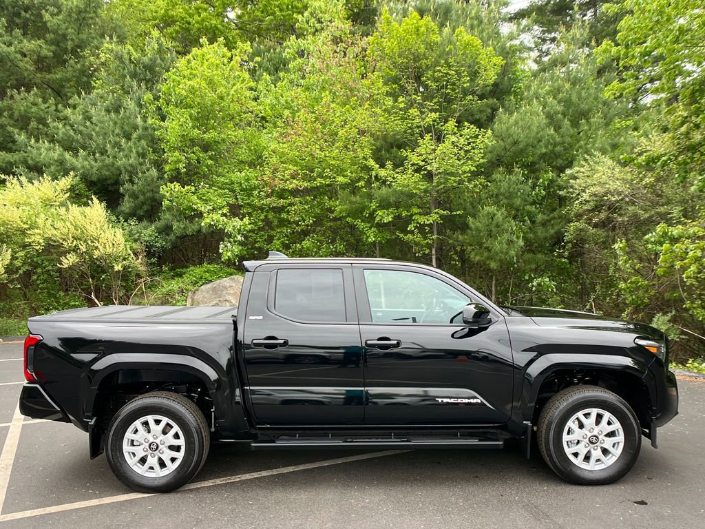 Used 2024 Toyota Tacoma SR5 AWD/4WD image 6
