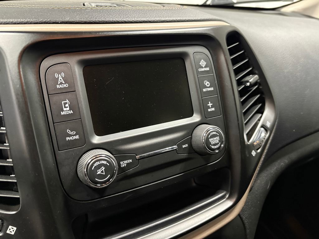 Used 2018 Jeep Cherokee Latitude FWD image 27