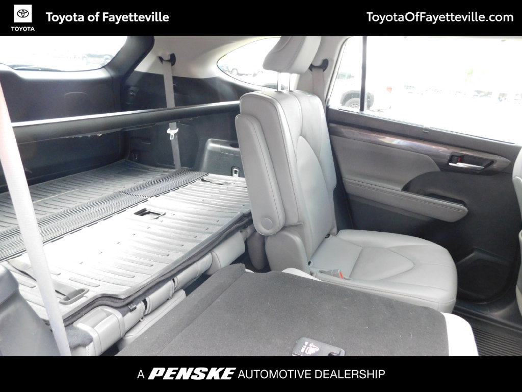 Used 2022 Toyota Highlander Limited AWD/4WD image 6