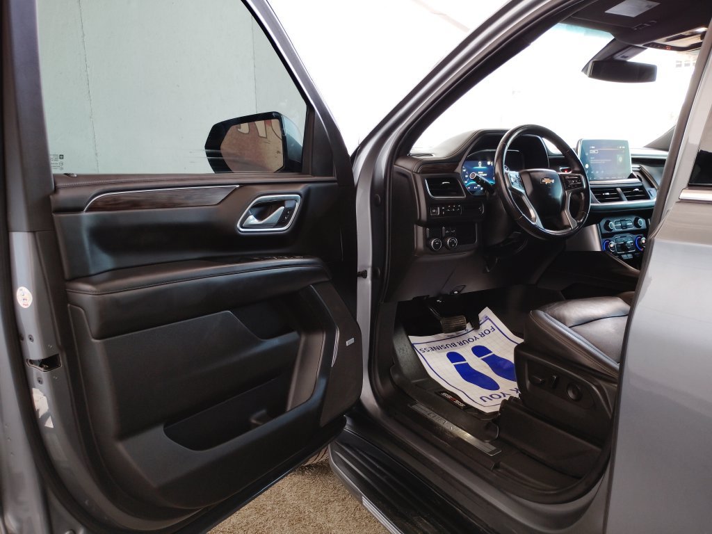 Used 2022 Chevrolet Suburban LT RWD image 22
