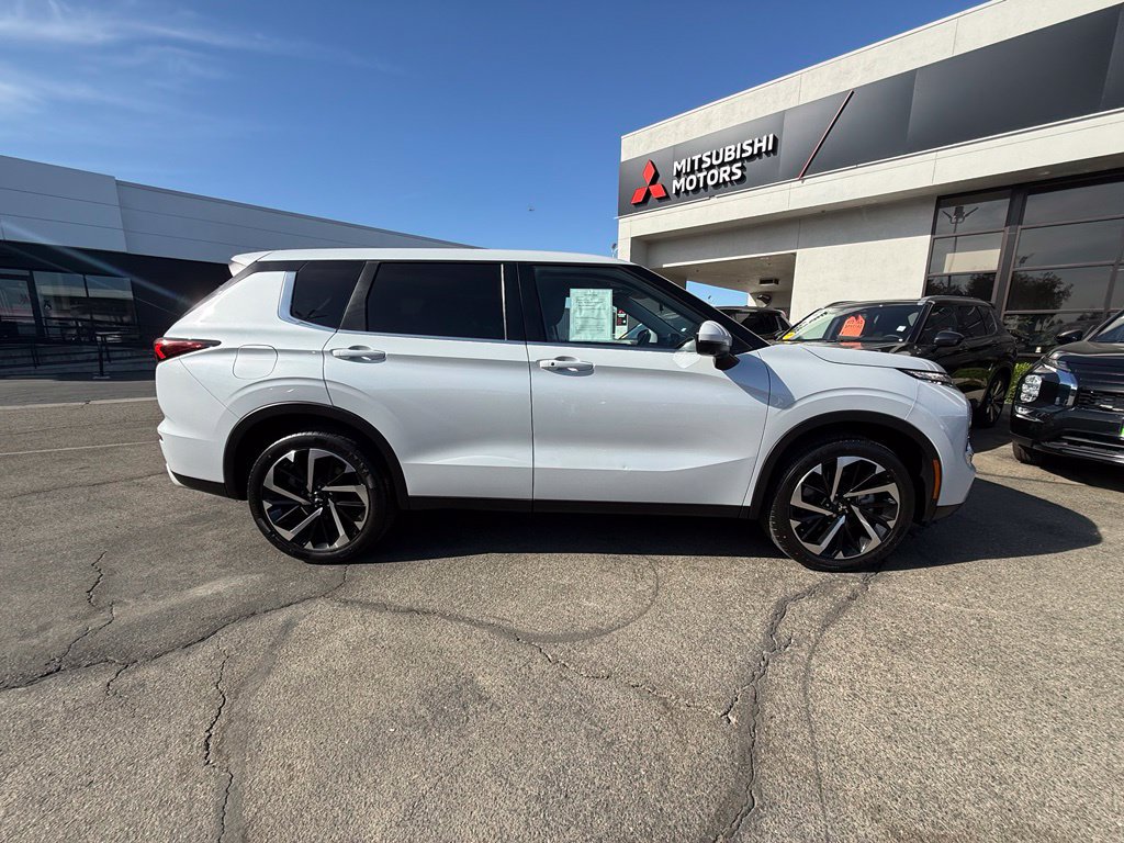 Used 2022 Mitsubishi Outlander SE FWD image 16