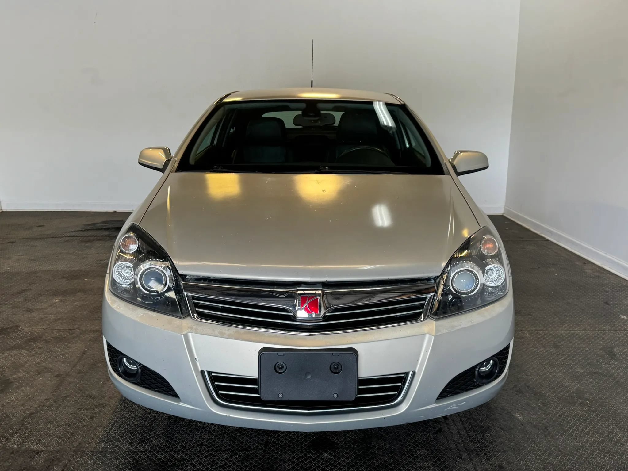 Used 2008 Saturn Astra XR w/ Premium Trim Package FWD image 2