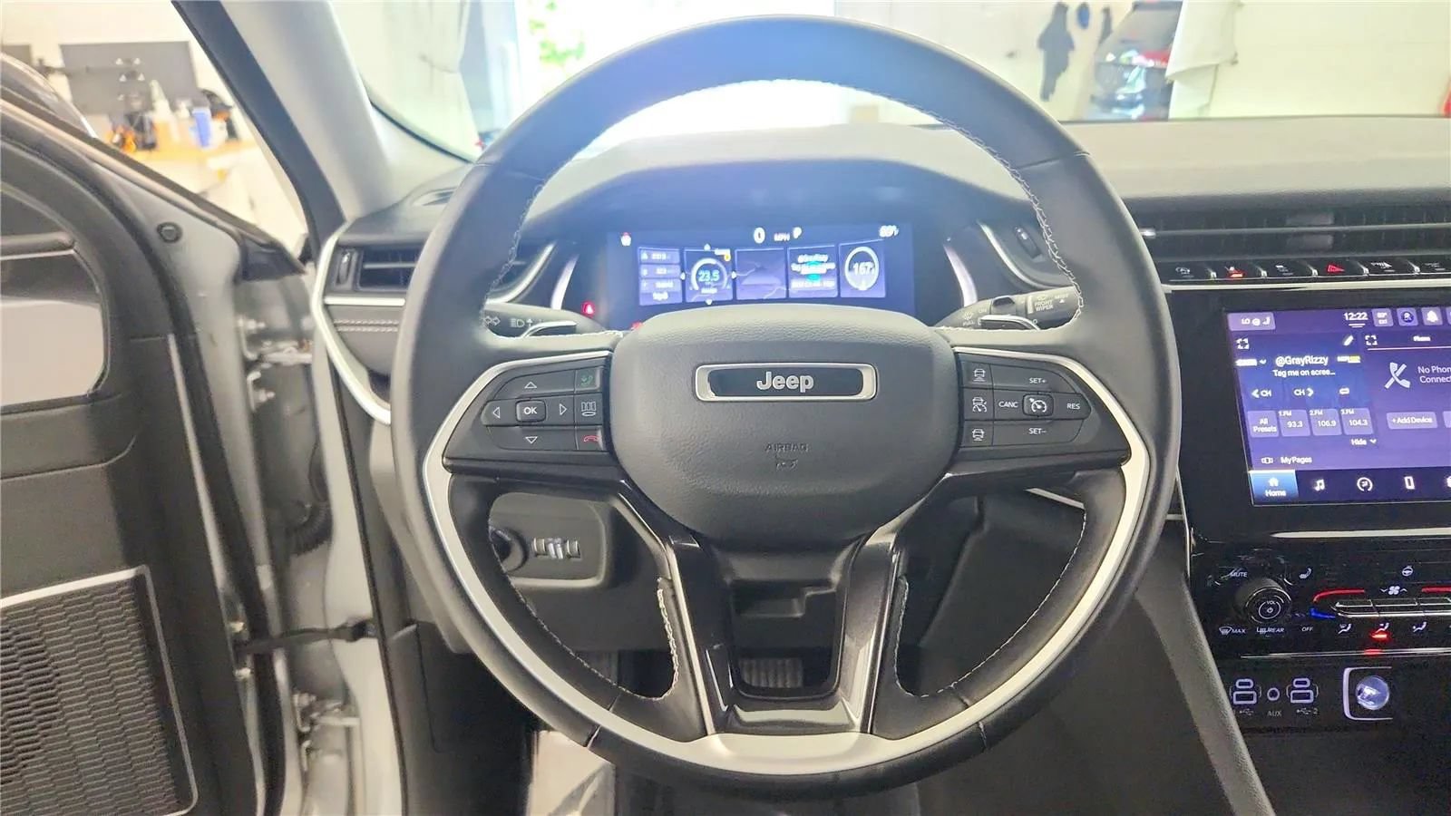 Used 2022 Jeep Grand Cherokee L Laredo w/ Luxury Tech Group I AWD/4WD image 24