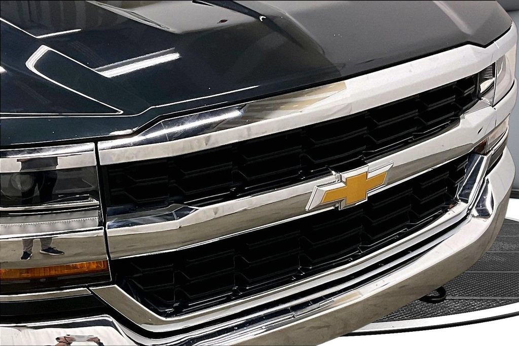Used 2018 Chevrolet Silverado 1500 LT w/ All Star Edition AWD/4WD image 31