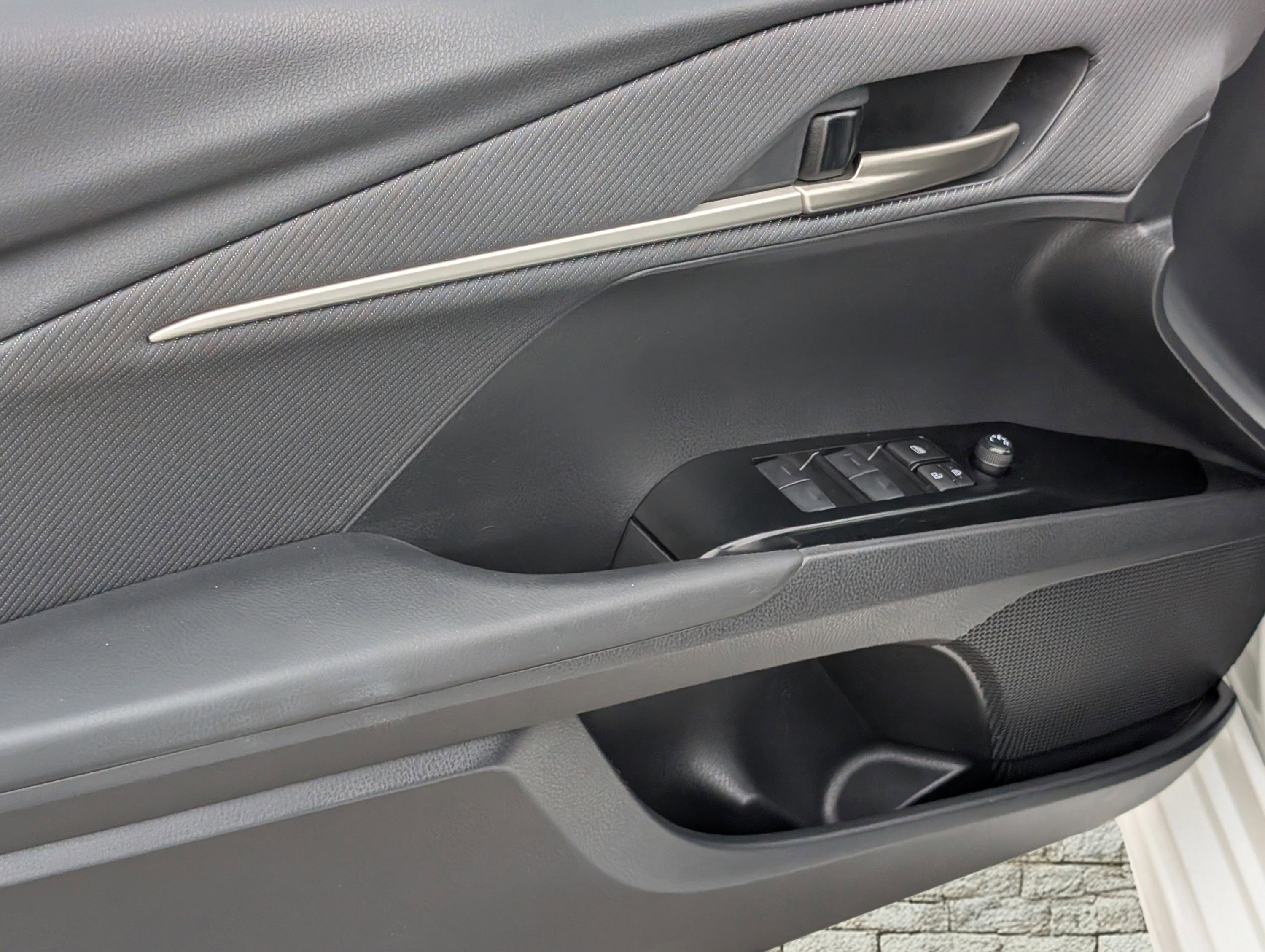 Used 2025 Toyota Camry SE image 11