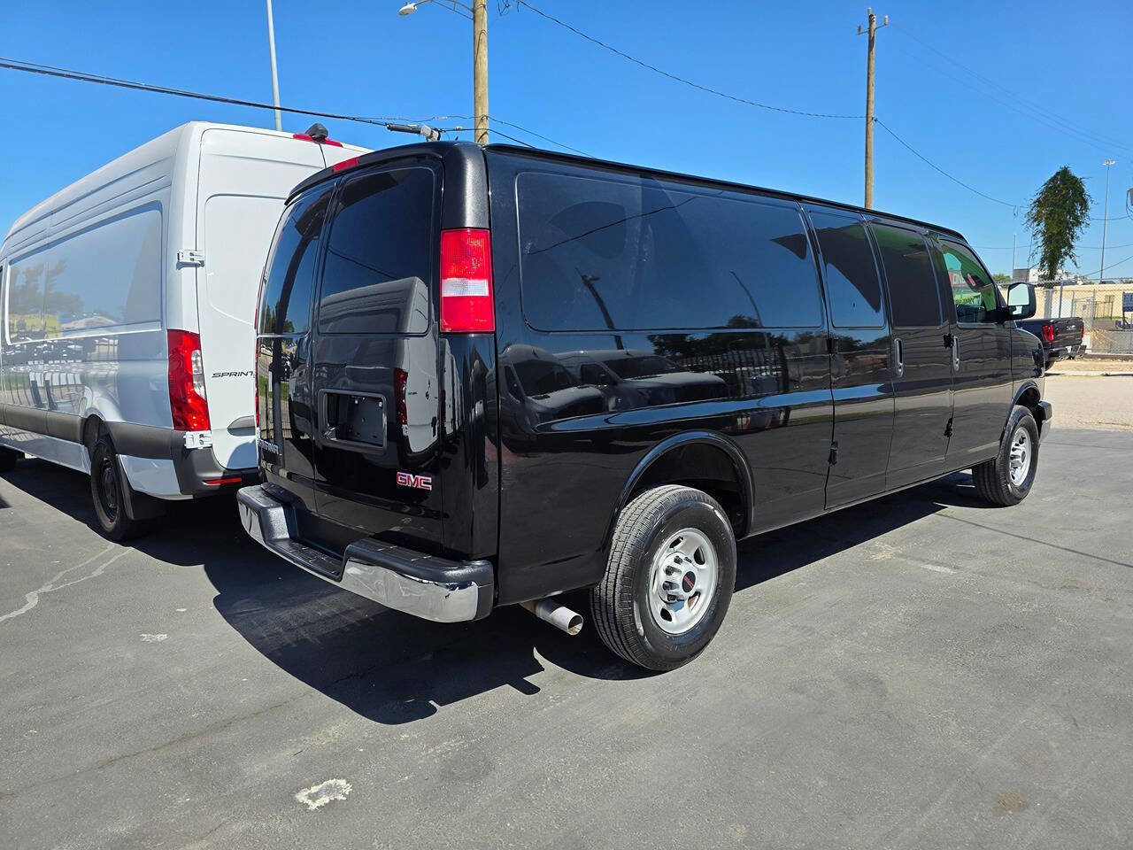 Used 2023 GMC Savana 3500 Extended w/ Driver Convenience Package image 6
