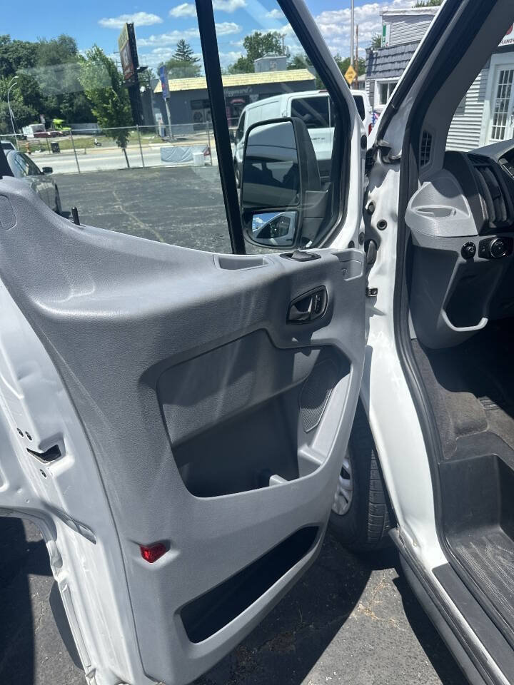 Used 2017 Ford Transit 350 XLT RWD image 4