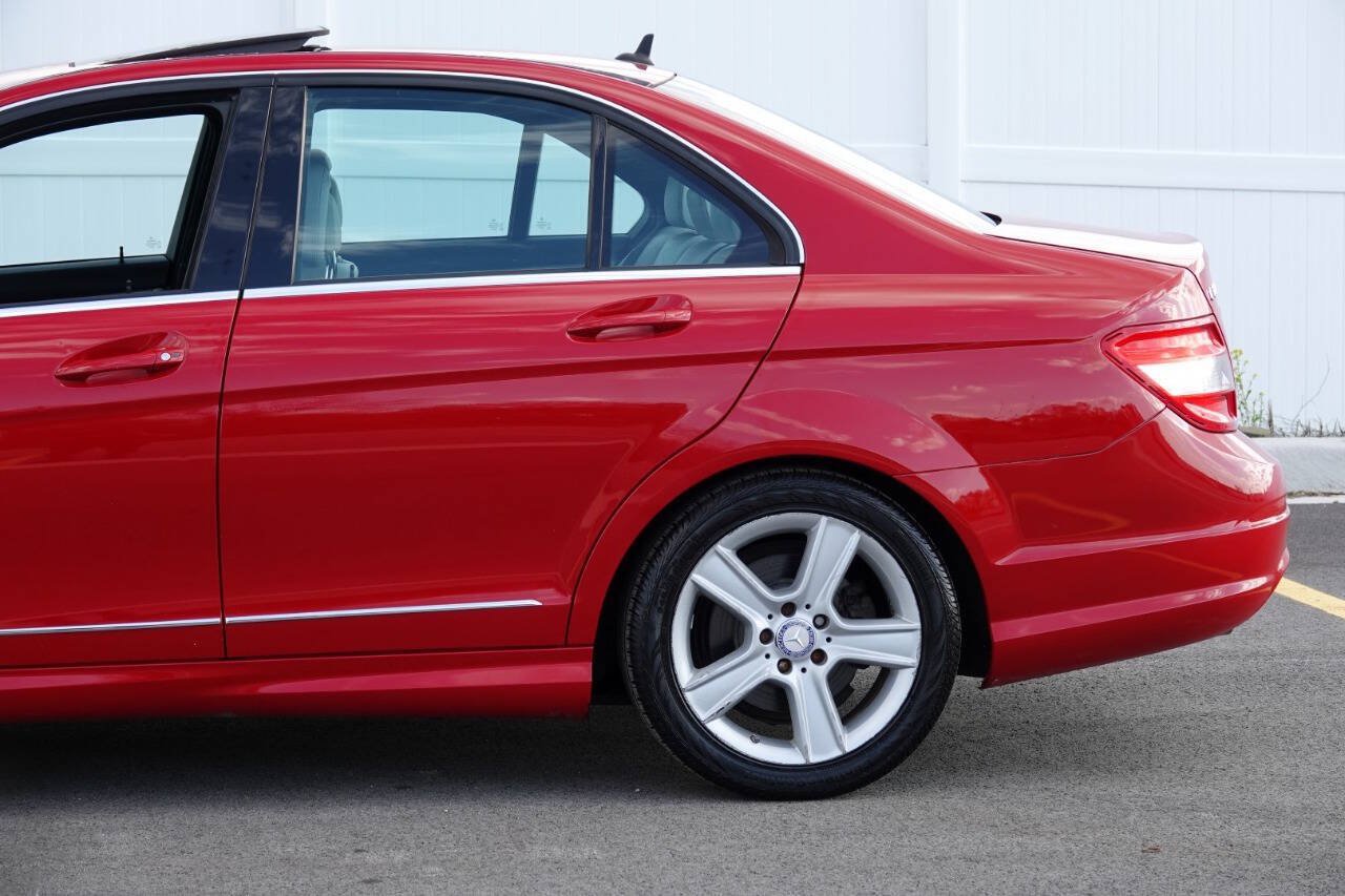 Used 2010 Mercedes-Benz C 300 Sedan image 12
