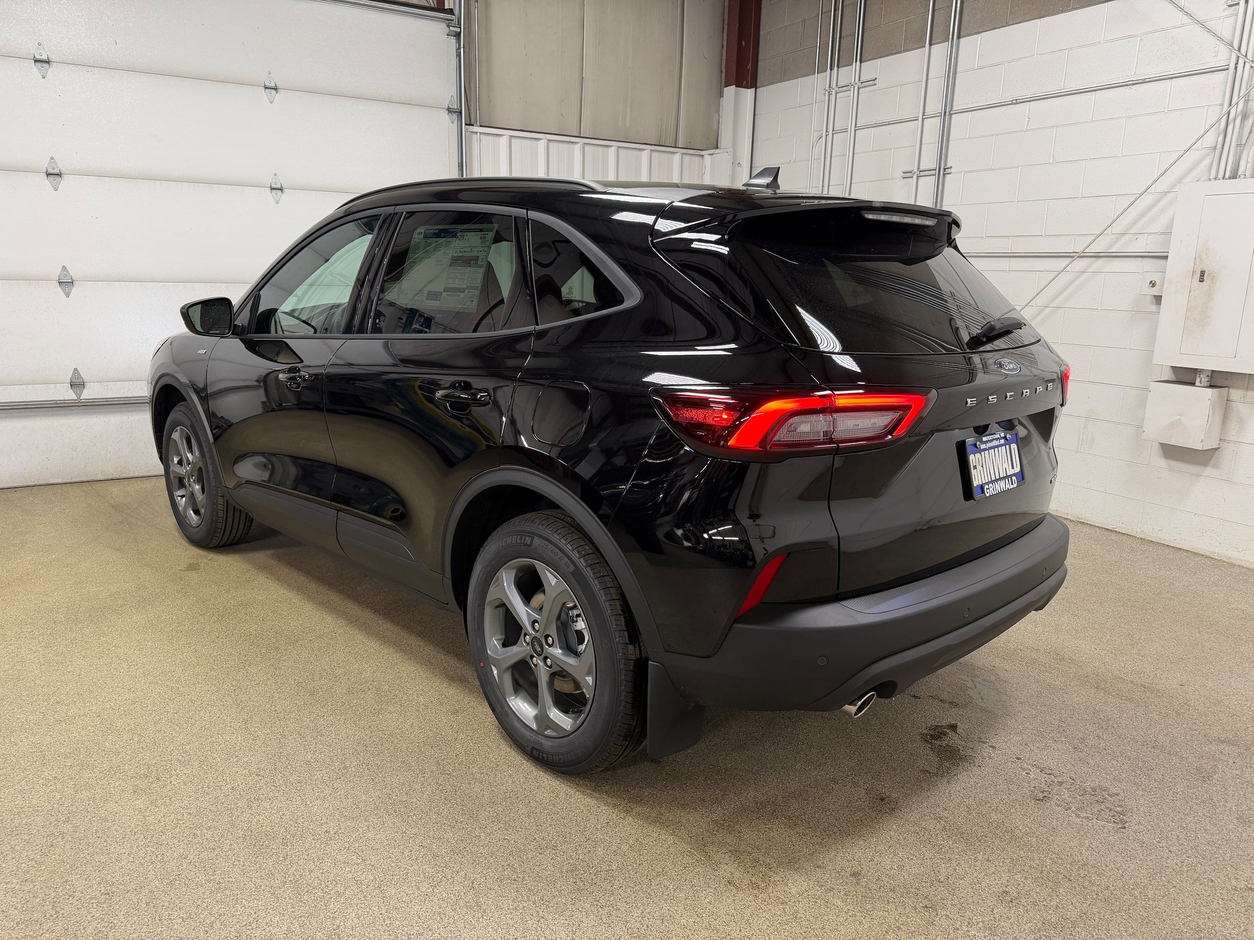New 2026 Ford Escape ST-Line w/ Tech Pack #1 AWD/4WD image 6