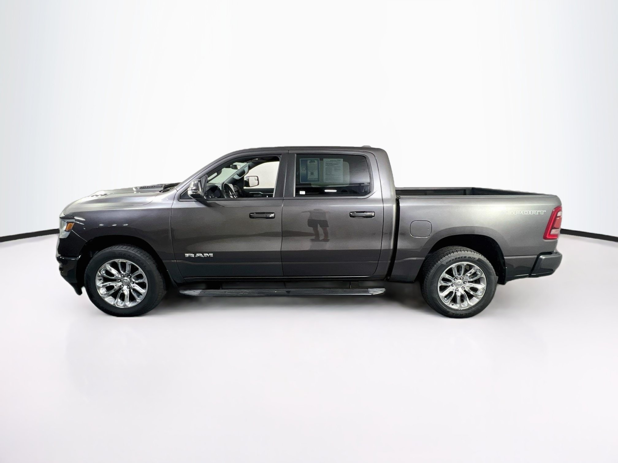 Used 2023 RAM 1500 Laramie AWD/4WD image 8