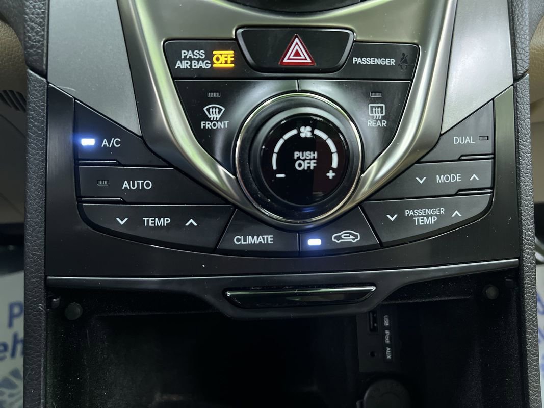 Used 2013 Hyundai Azera w/ Technology Pkg FWD image 22