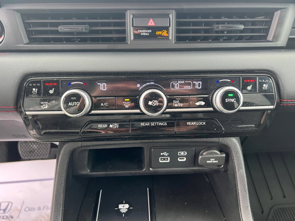 Certified 2025 Honda Pilot Black Edition image 18