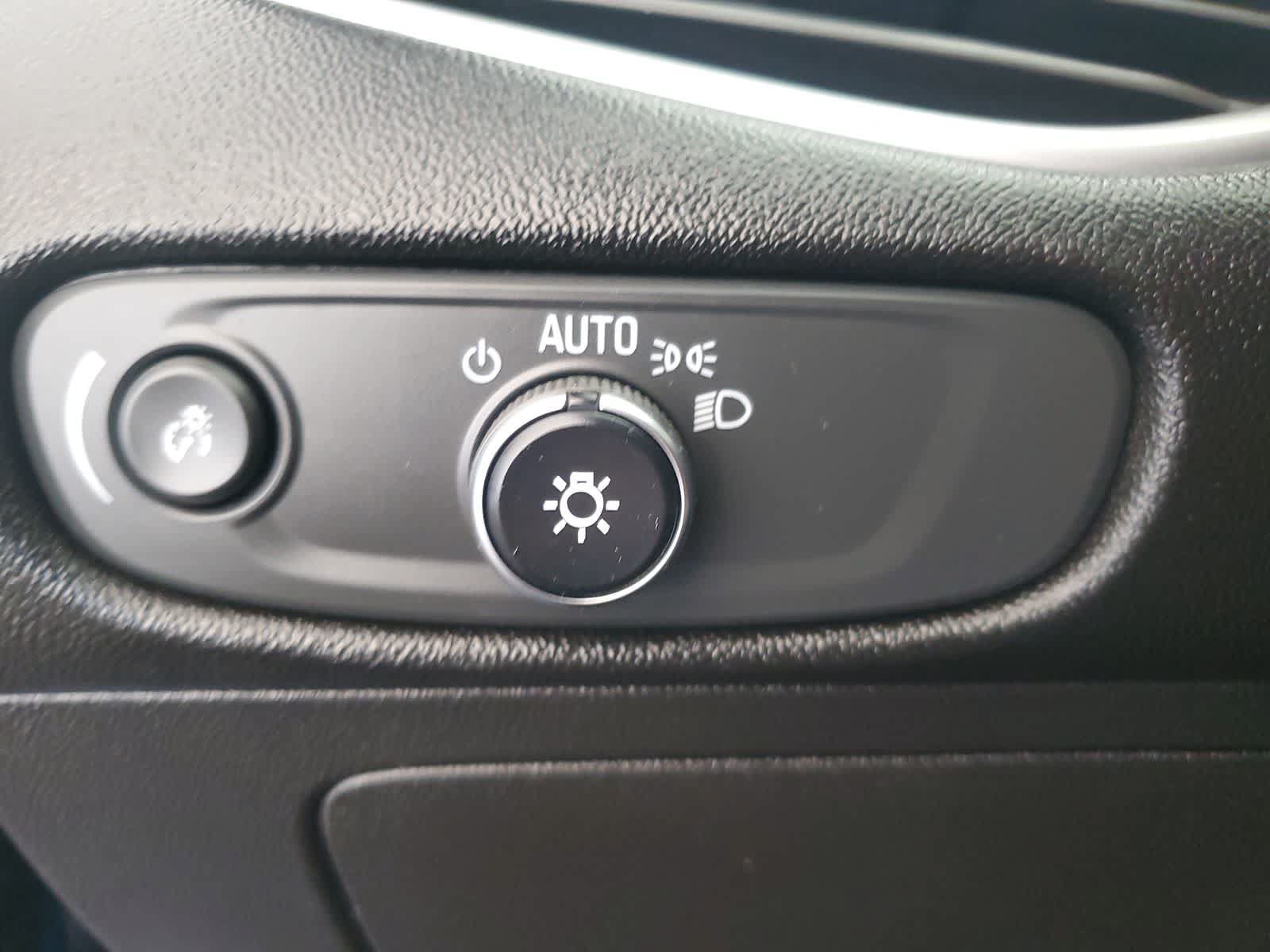 Used 2025 Chevrolet Malibu LT FWD image 19