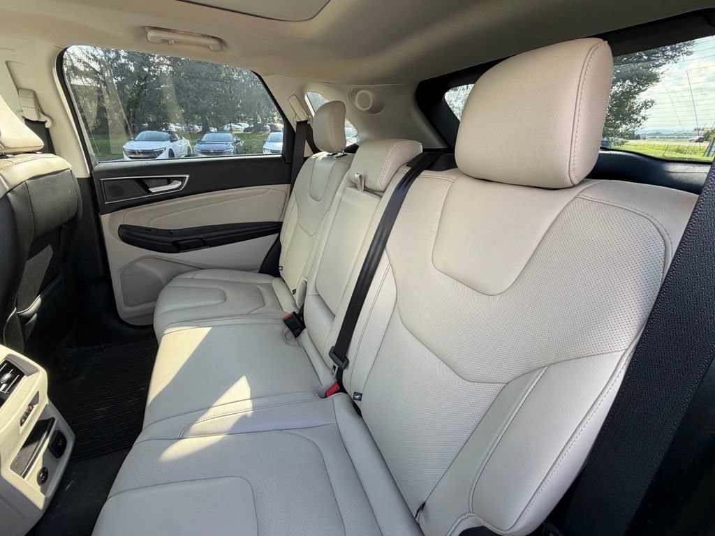 Used 2022 Ford Edge Titanium w/ Equipment Group 301A AWD/4WD image 8