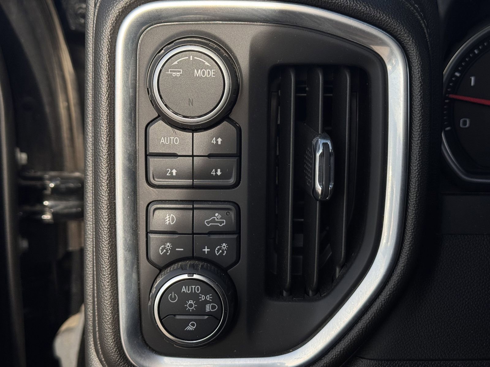 Used 2022 Chevrolet Silverado 3500 High Country image 23