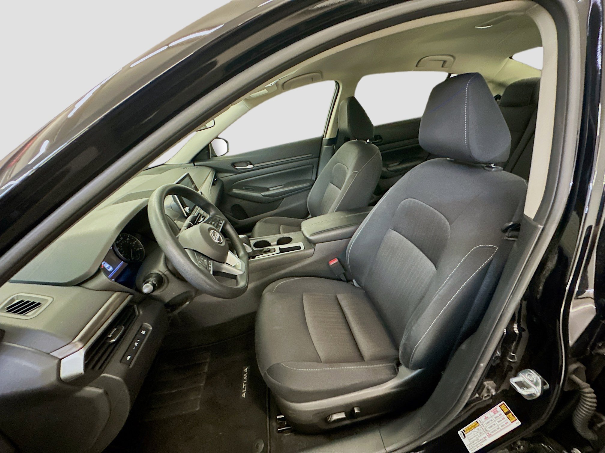 Used 2025 Nissan Altima 2.5 SV image 13