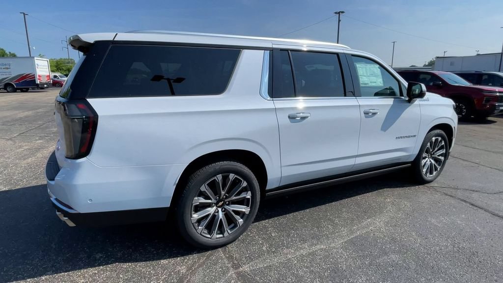 New 2026 Chevrolet Suburban High Country AWD/4WD image 2