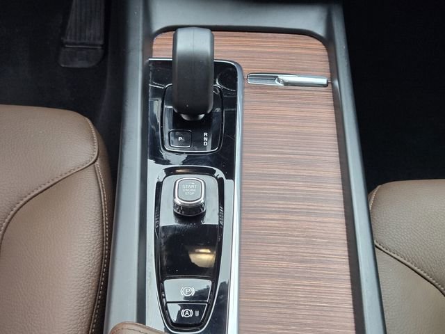 Used 2024 Volvo XC60 T8 Plus image 21