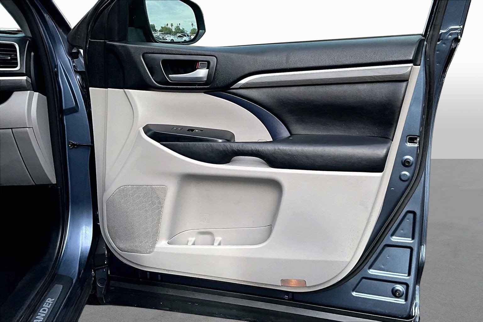 Used 2017 Toyota Highlander Limited w/ Carpet Mat Package FWD image 18
