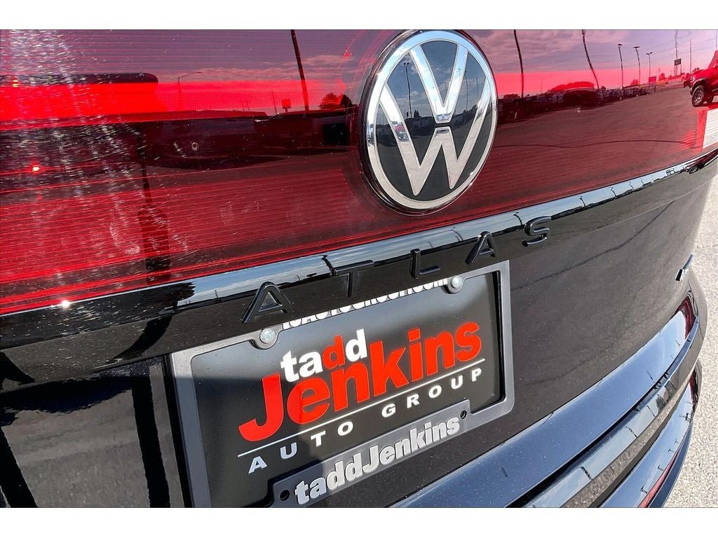 Used 2025 Volkswagen Atlas Cross Sport SEL R-Line AWD/4WD image 33