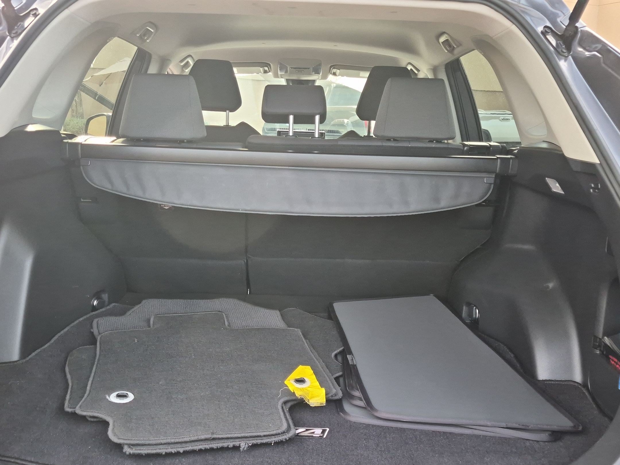 Used 2021 Toyota RAV4 XLE w/ Carpet Mat Package (TMS) FWD image 7