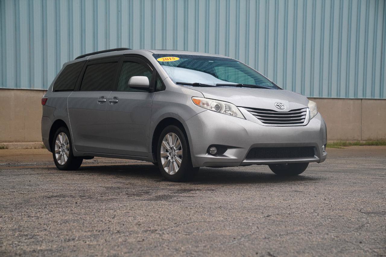 Used 2015 Toyota Sienna XLE w/ XLE Navigation Package AWD/4WD image 5