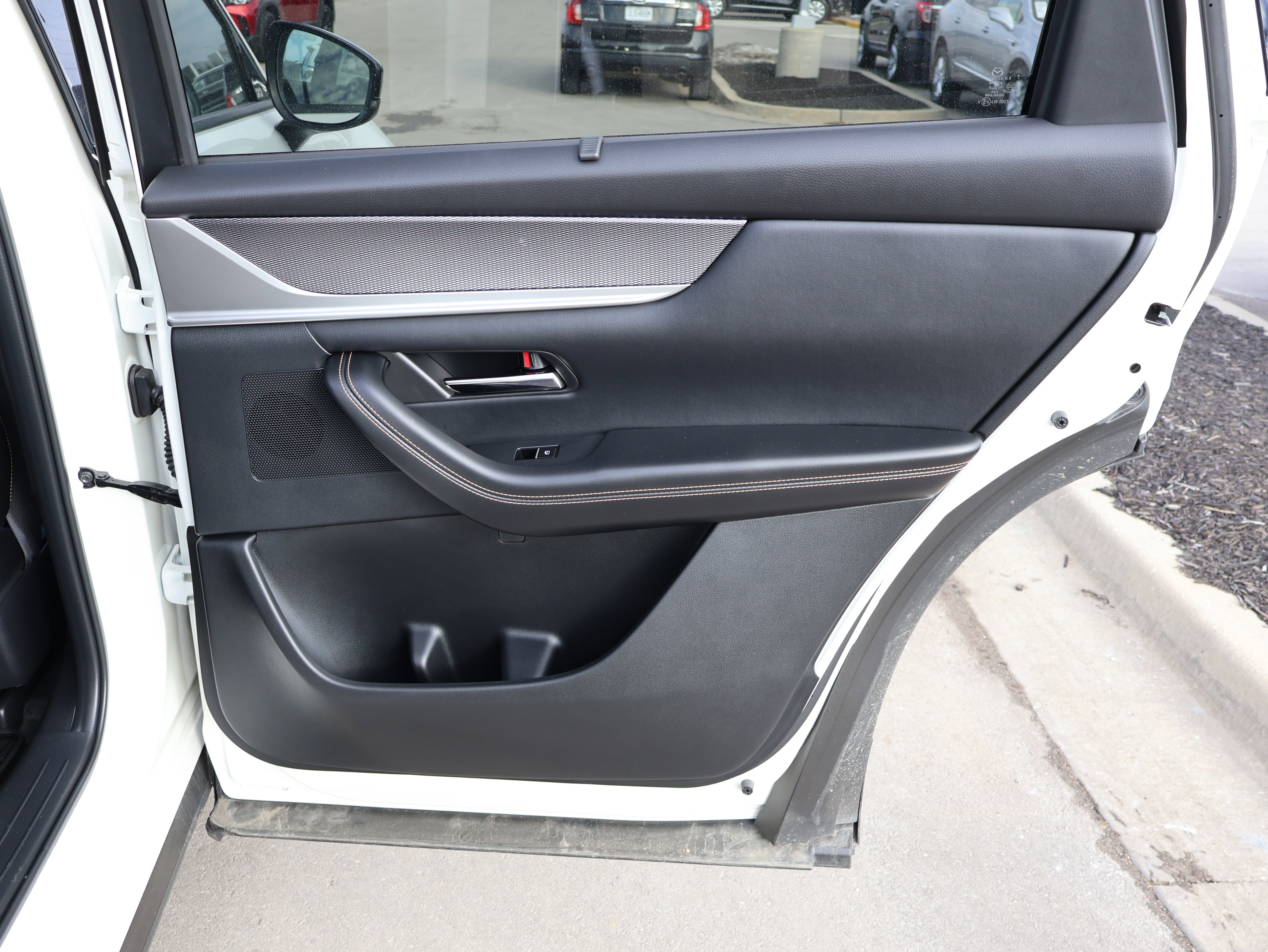 Certified 2025 MAZDA CX-70 Plug-In Hybrid w/ Premium Pkg image 12