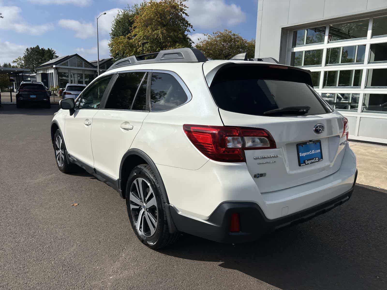 Used 2018 Subaru Outback 2.5i Limited AWD/4WD image 3