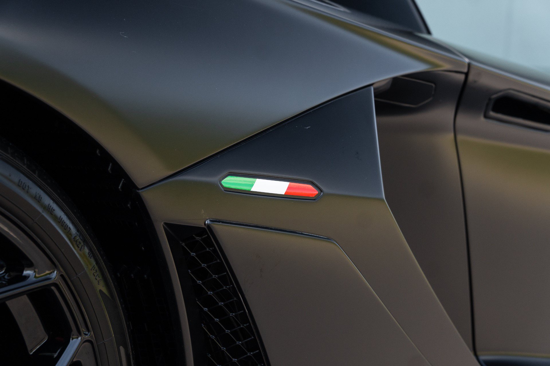Used 2020 Lamborghini Aventador SVJ AWD/4WD image 19