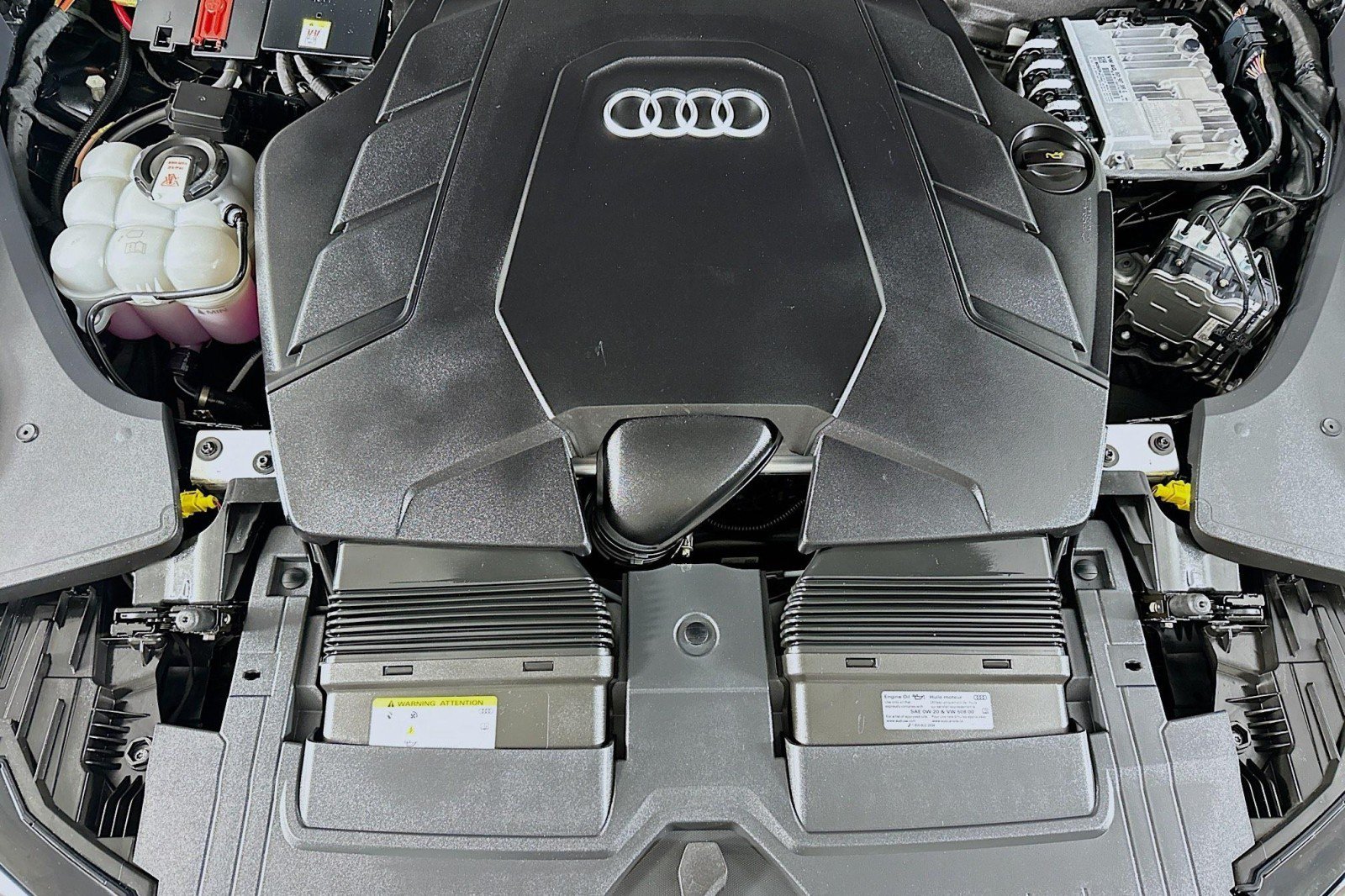 Used 2022 Audi Q8 Premium AWD/4WD image 13