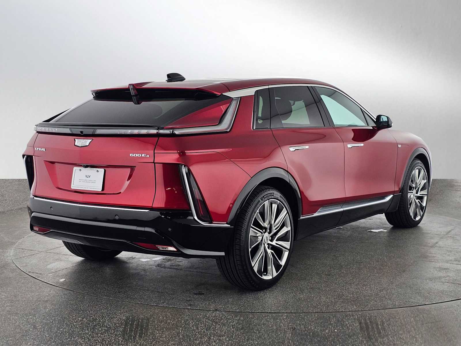 Used 2025 Cadillac Lyriq Luxury image 3