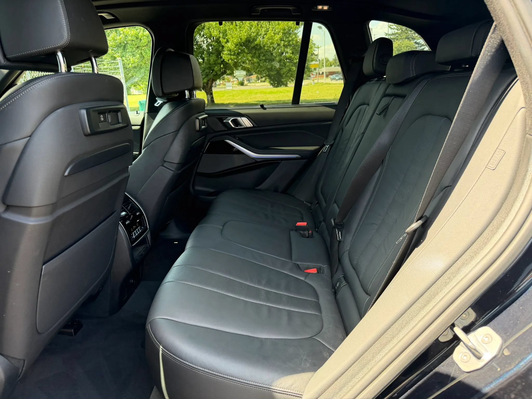 Used 2019 BMW X5 xDrive40i w/ M Sport Package AWD/4WD image 16