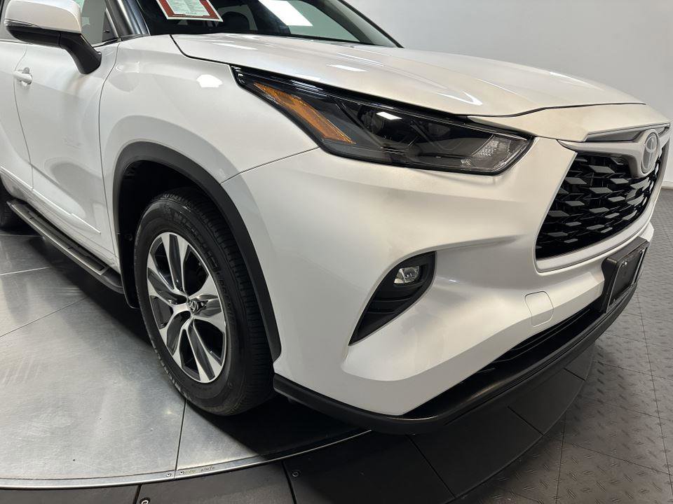 Certified 2022 Toyota Highlander XLE image 3