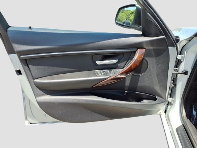 Used 2014 BMW 320i Sedan RWD image 6