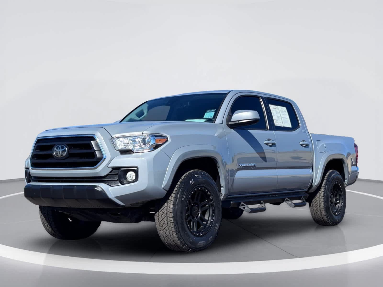 Used 2021 Toyota Tacoma SR5 RWD image 2